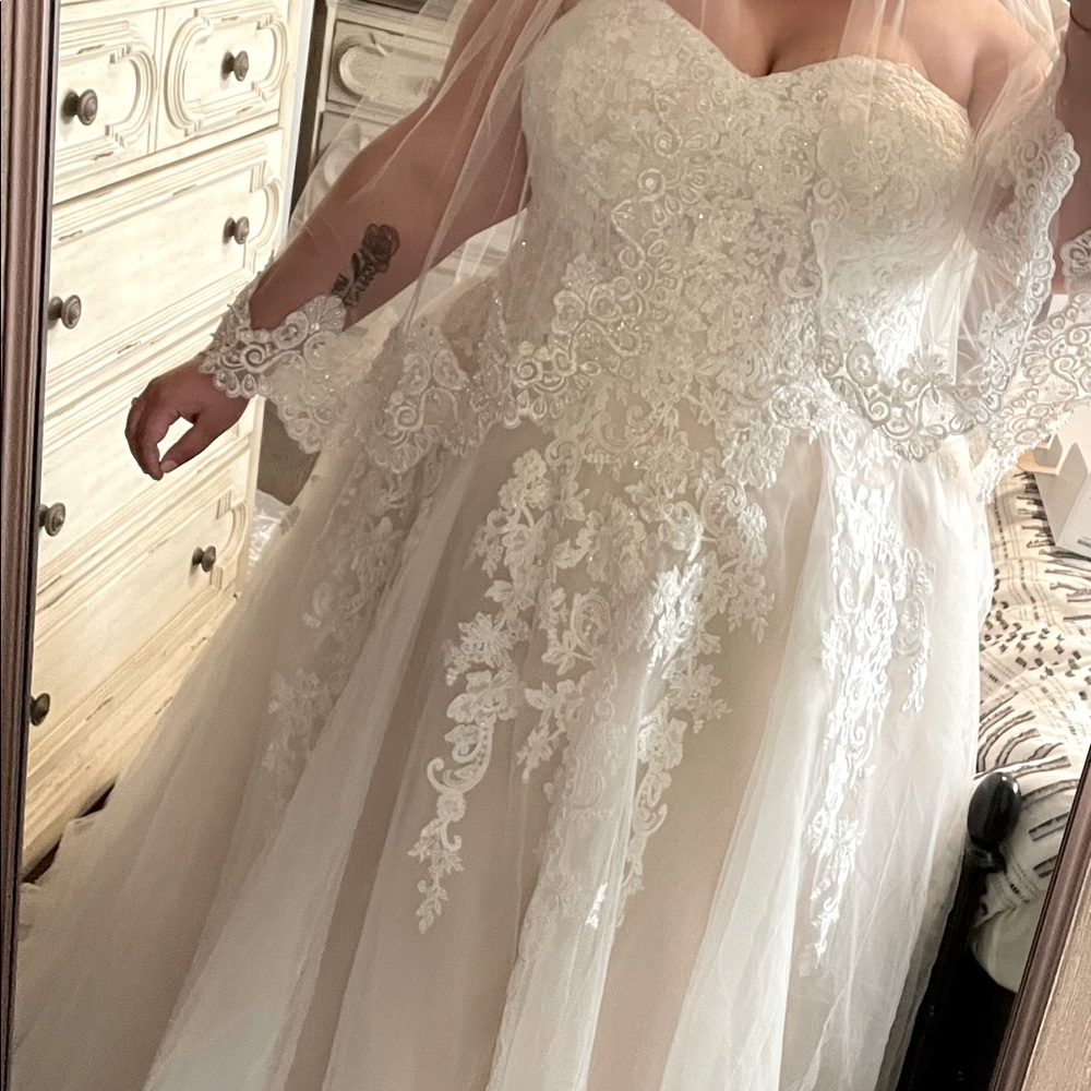 Wedding dress size 24 no alterations